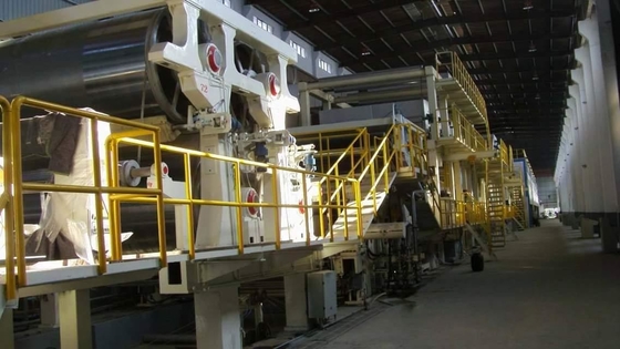 2400mm 100m/Min Kraft Paper Making Machinery pour le tuyautage